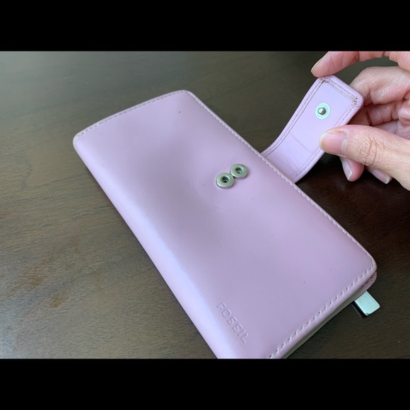 Fossil leather wallet with button closure in pink - Picture 5 of 7